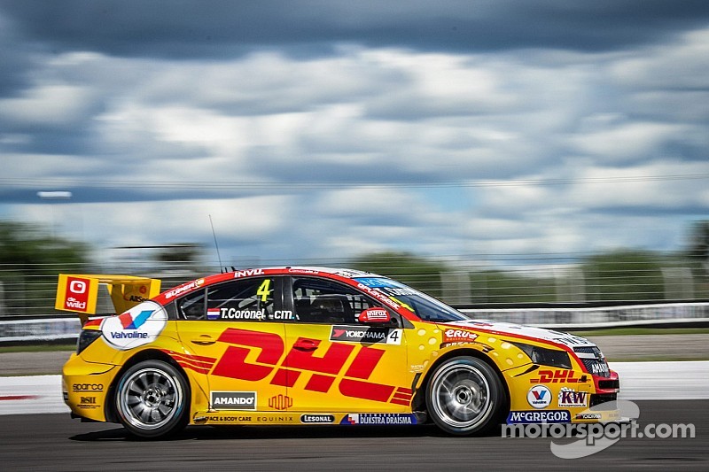 A difficult start of the 2015 WTCC season for Tom Coronel
