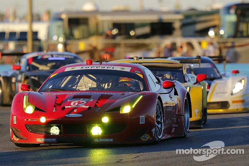 Ferrari arranca con victoria en el PWC
