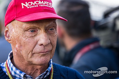 Лауда: Mercedes придется считаться с Williams в этом году