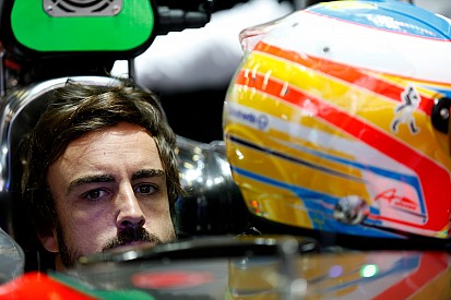 Alonso trabaja duro para volver en Malasia