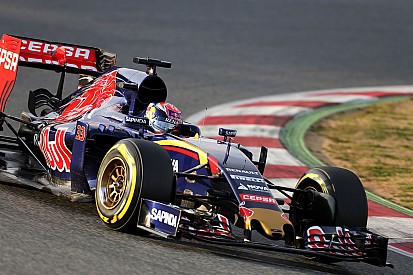 Kvyat dice que Verstappen podría ser muy joven para la F1