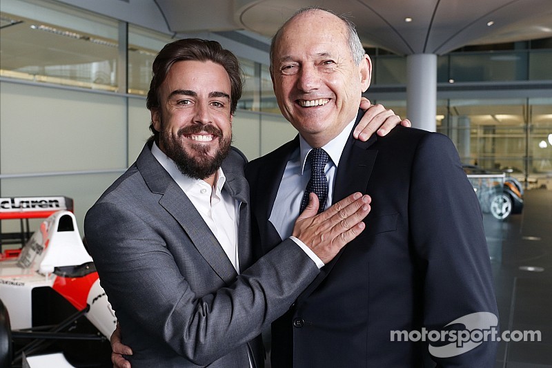 Dennis admite su error con Alonso