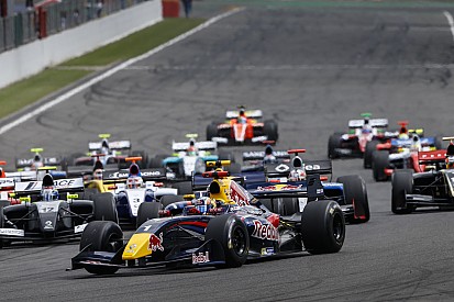 12 teams entered in the Formula Renault 3.5 Series in 2015