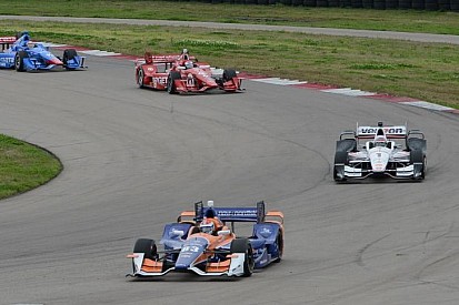Команды IndyCar опробовали новые аэрообвесы