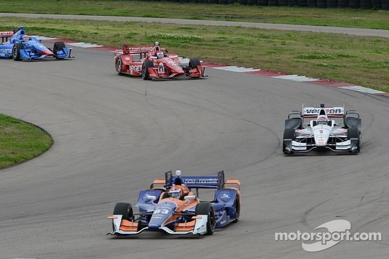 Команды IndyCar опробовали новые аэрообвесы
