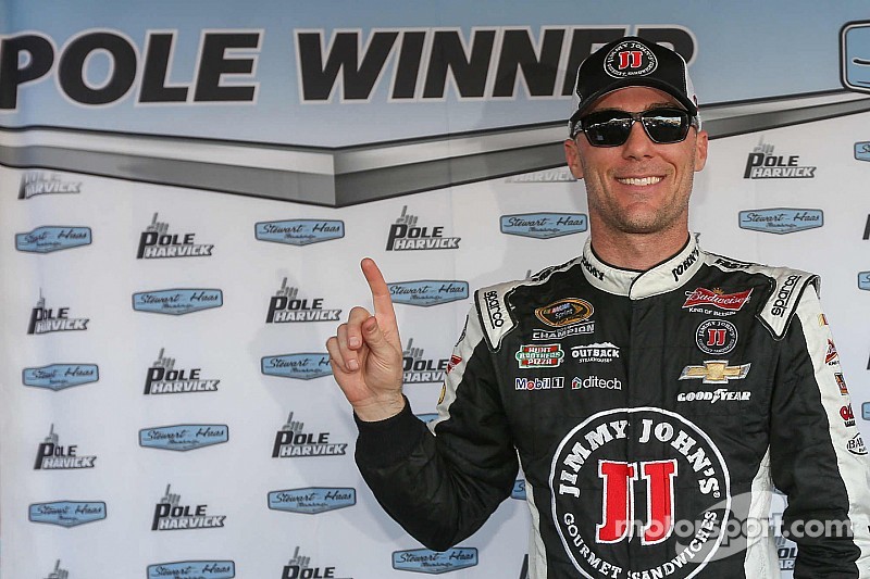 Polesitter Kevin Harvick, Stewart-Haas Racing Chevrolet