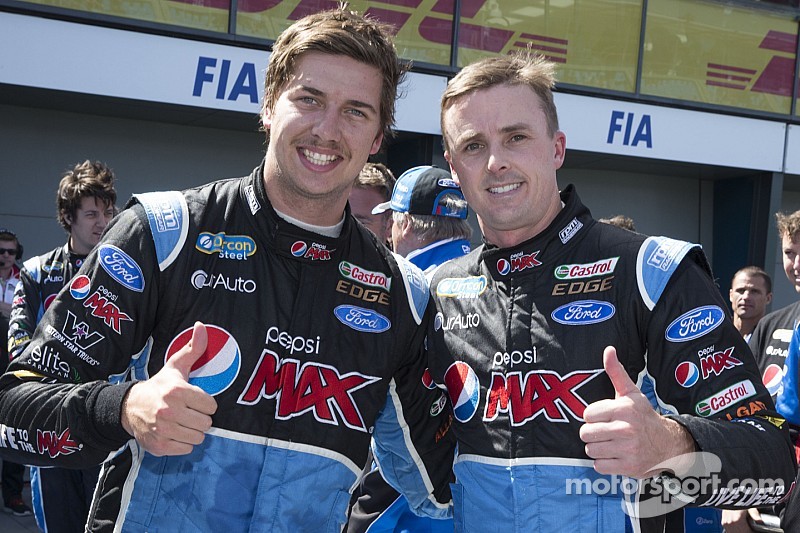 Ganador de la Carrera Mark Winterbottom, Prodrive Racing Australia Ford y Chaz Mostert, Prodrive Rac