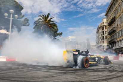 Daniel Ricciardo begeistert Fans auf Renault-Roadshow in Nizza