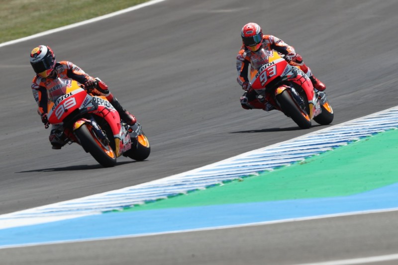 Marquez erwartet schwieriges Rennen, Lorenzo trotz Sturz zufrieden