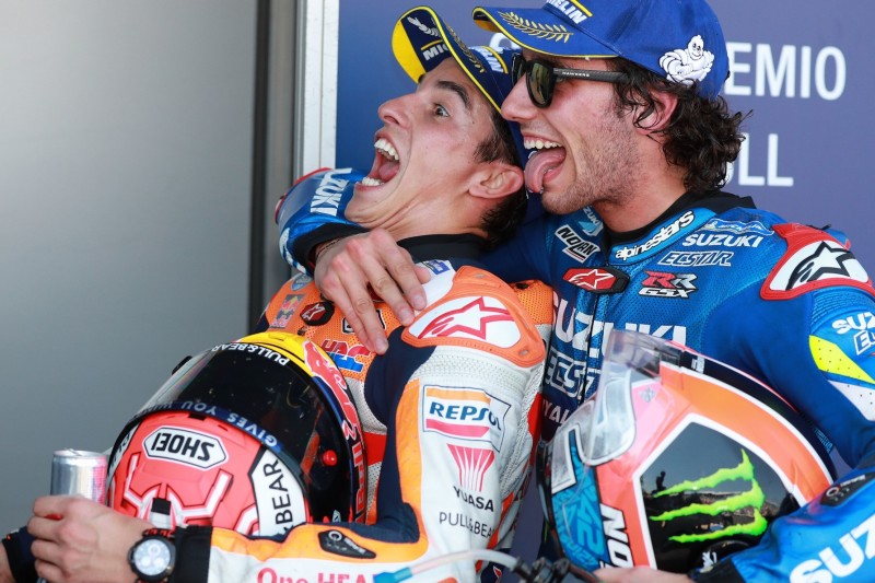 Jubel bei Alex Rins nach P2 in Jerez: Nur ein WM-Punkt hinter Marc Marquez