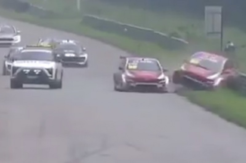 Erinnerungen an Pau: Bizarrer Crash mit Safety-Car in China