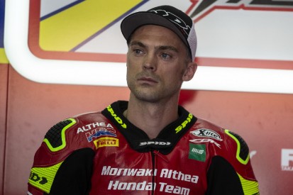Nach Superpole-Sturz: Leon Camier erhält keine Startfreigabe für Lauf eins