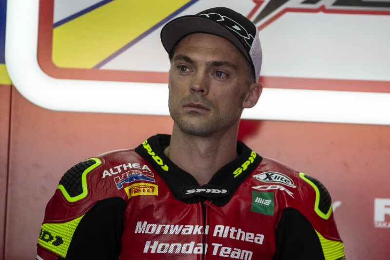 Nach Superpole-Sturz: Leon Camier erhält keine Startfreigabe für Lauf eins