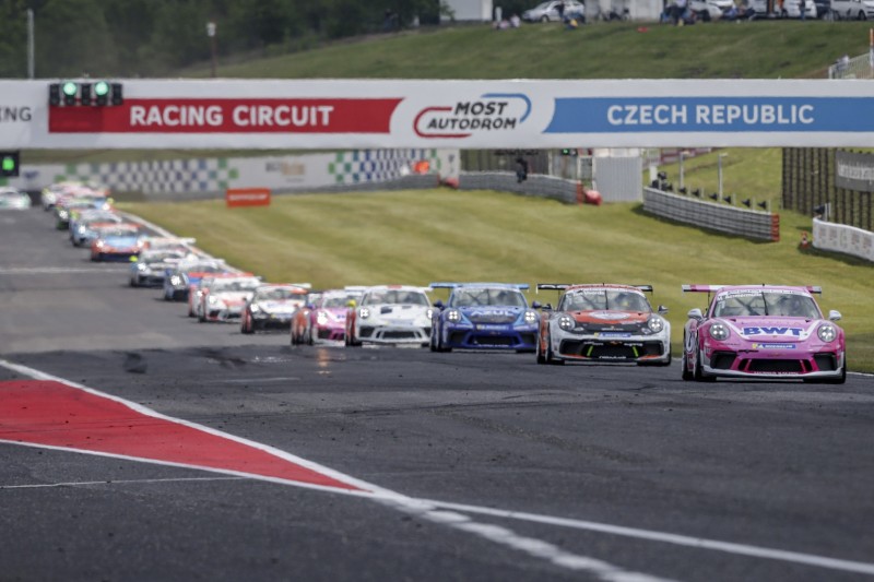 Porsche-Carrera-Cup: Ammermüller gelingt Start-Ziel-Sieg in Most