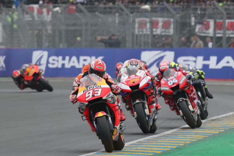 Marc Marquez auch im kühlen Le Mans eine Klasse für sich