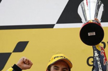 125cc: Marquez wins despite crashing