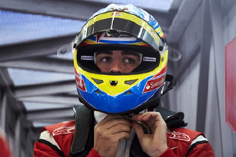 Alonso extends Ferrari contract