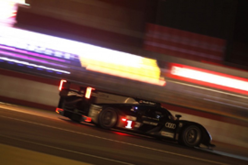 H8: Audi leads behind safety car