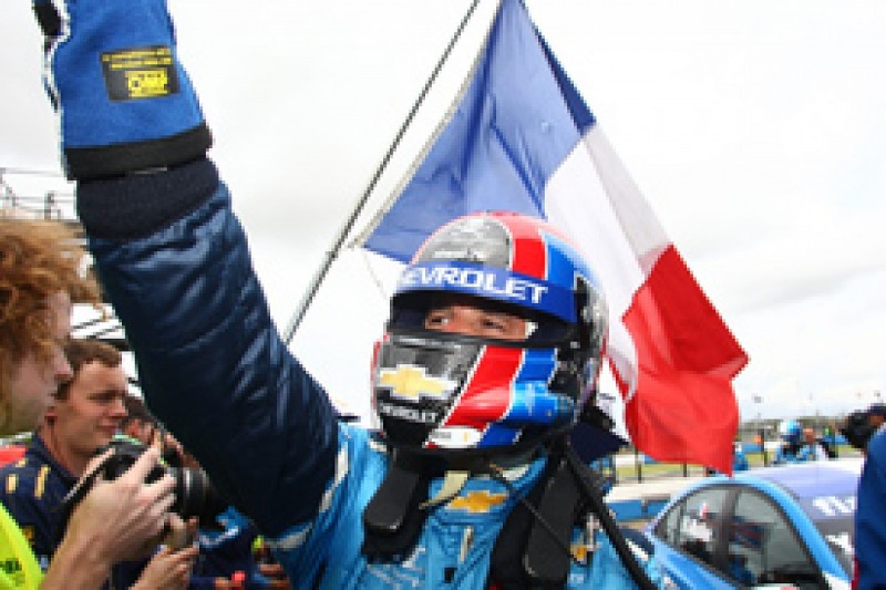 Yvan Muller takes double WTCC win at Donington Park in chaotic race