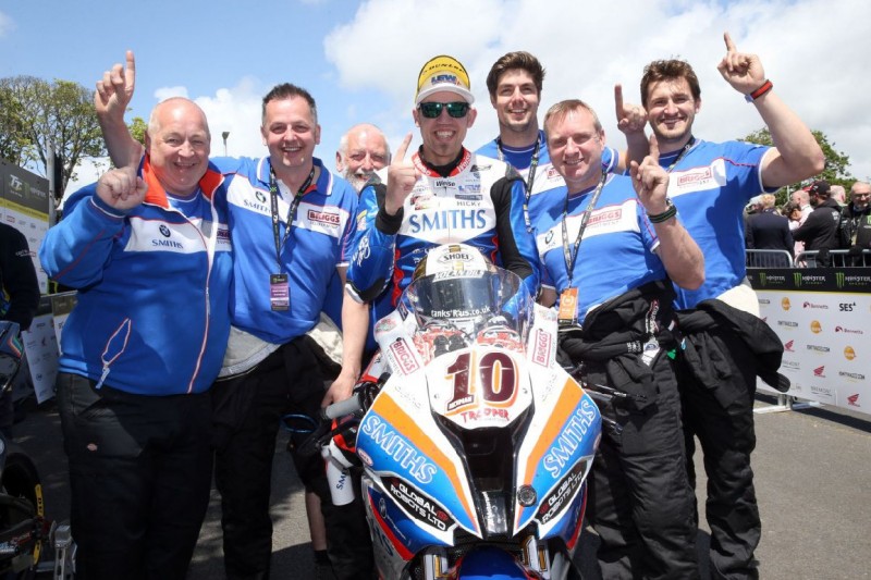 Isle of Man TT 2019: Peter Hickman gewinnt auch Superstock-Rennen