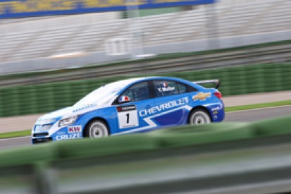 Yvan Muller scorches to World Touring Car pole position at Valencia