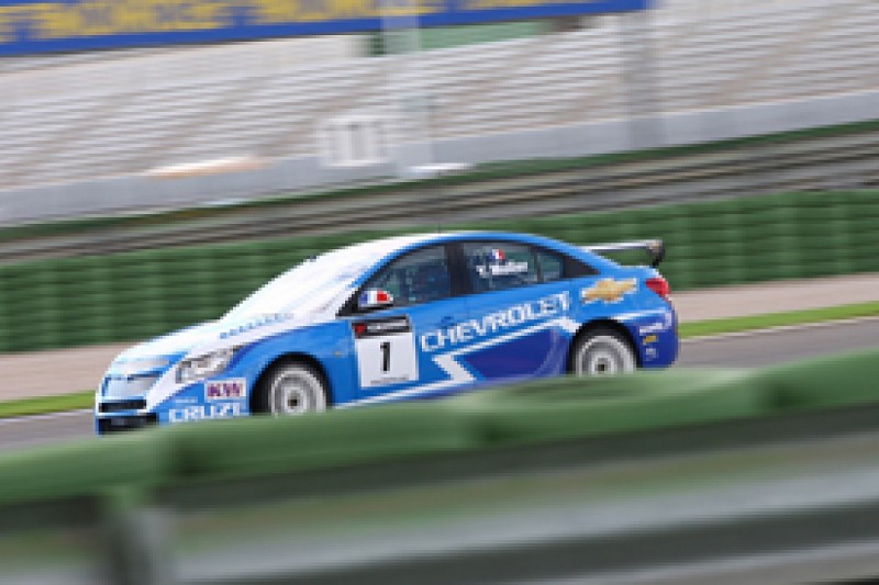 Yvan Muller scorches to World Touring Car pole position at Valencia