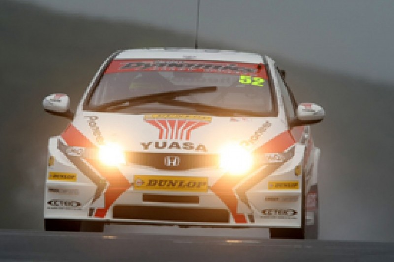 Gordon Shedden leads first British Touring Car practice at home track Knockhill