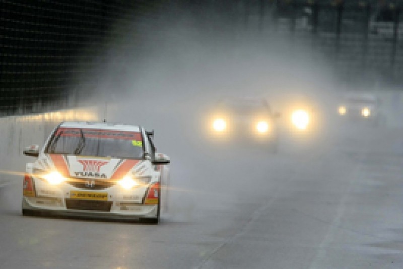 Rockingham BTCC: Gordon Shedden heads Honda one-two at wet Rockingham