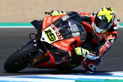 WSBK Jerez: Dominanter Bautista-Sieg, Rea fährt Lowes vom Motorrad