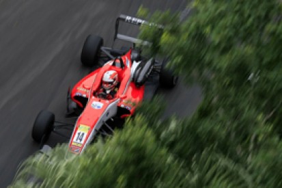 Macau F3: Rookie Alex Lynn secures pole on debut