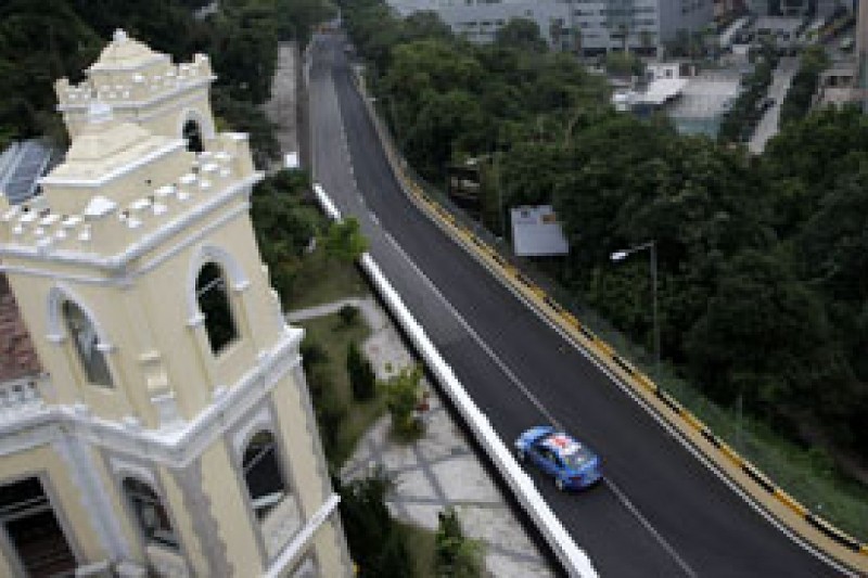 Macau WTCC: Rob Huff storms to pole after setting new lap record