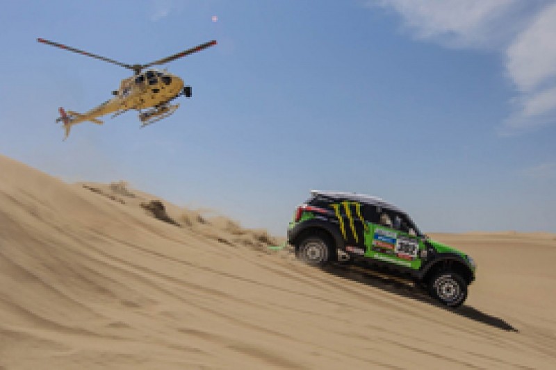 Stephane Peterhansel takes Dakar lead as Carlos Sainz hits trouble