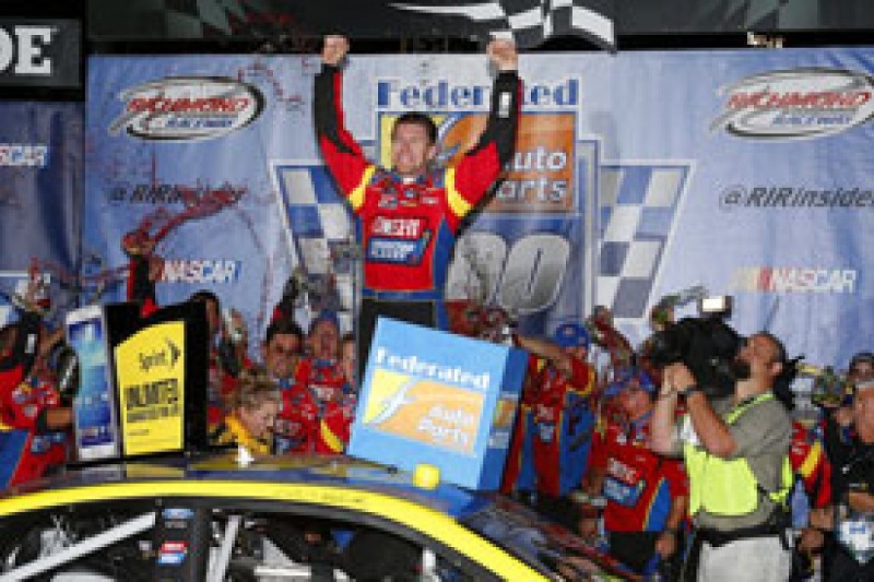 Richmond NASCAR: Carl Edwards wins as Chase field set
