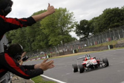 Brands British F3: Felipe Guimaraes takes first victory
