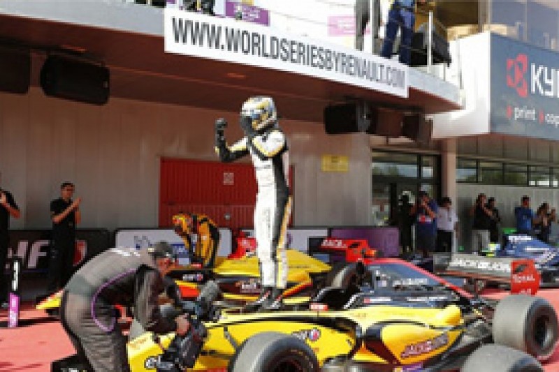 Barcelona FR3.5: Kevin Magnussen signs off with dominant win