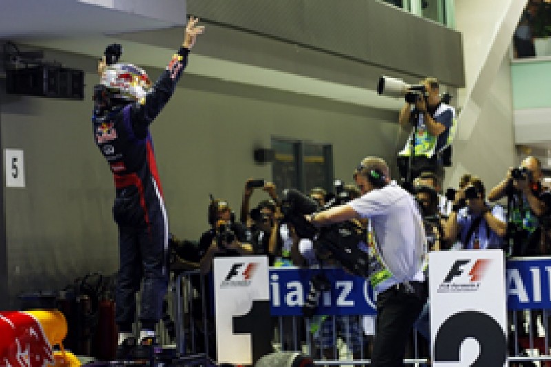 Singapore GP: Sebastian Vettel leaves action behind as he dominates