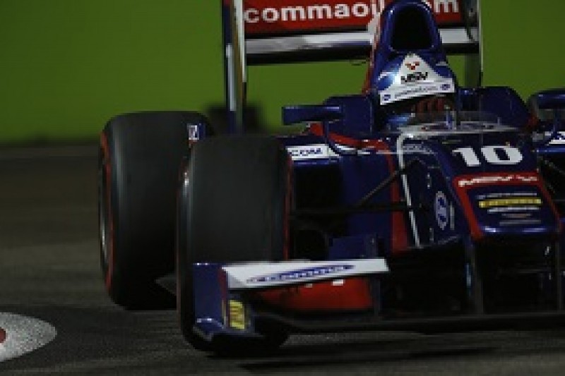 Singapore GP2: Jolyon Palmer leads Felipe Nasr in Carlin front row