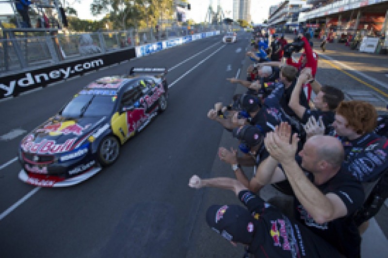 Sydney V8 Supercars: Whincup wins, Lowndes and Winterbottom collide