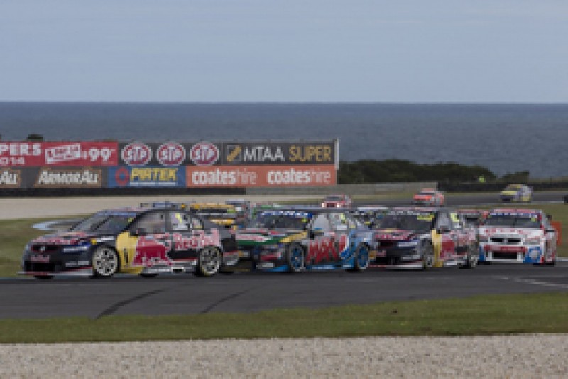 Phillip Island V8s: Whincup resists Winterbottom and Lowndes