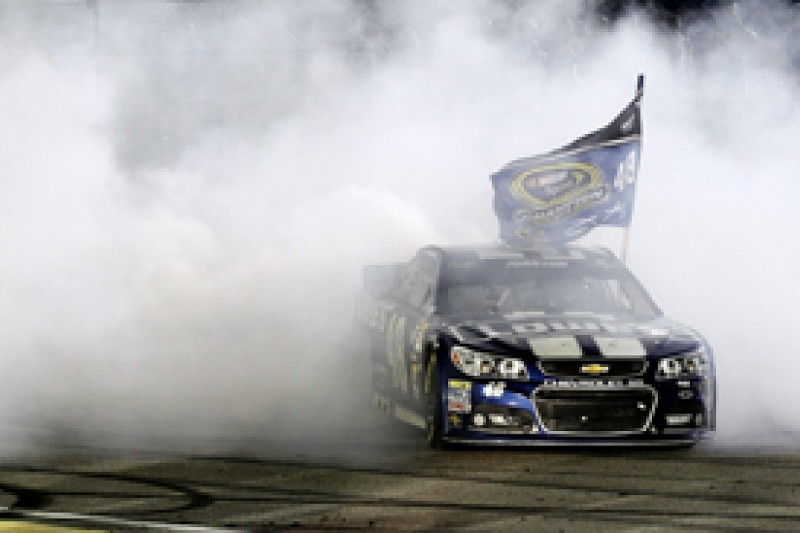 Homestead NASCAR: Jimmie Johnson gets sixth title, Denny Hamlin wins