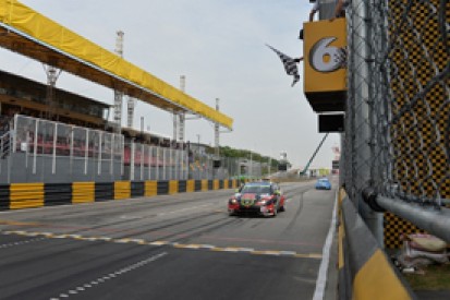 Macau WTCC: Rob Huff wins wild finale
