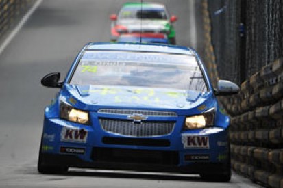 Macau WTCC: Pepe Oriola quickest, Tom Chilton crashes in FP2
