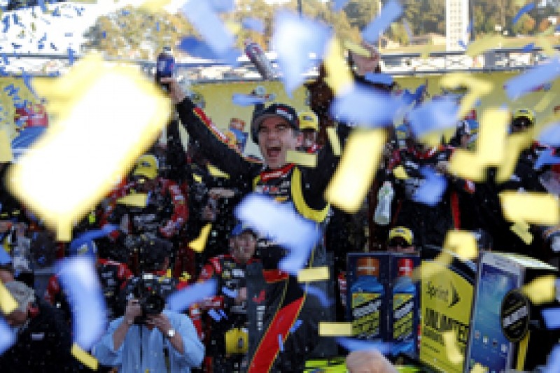Martinsville NASCAR: Jeff Gordon takes first Cup win of 2013
