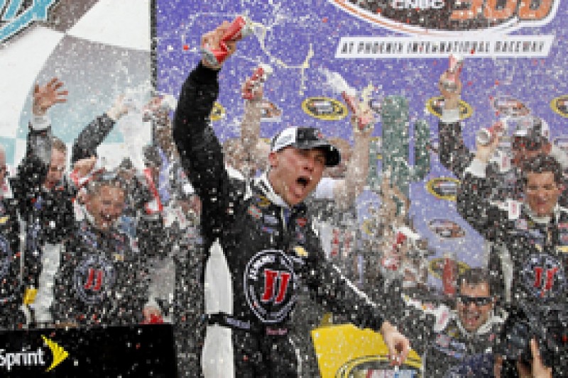 Phoenix NASCAR: Kevin Harvick takes dominant win