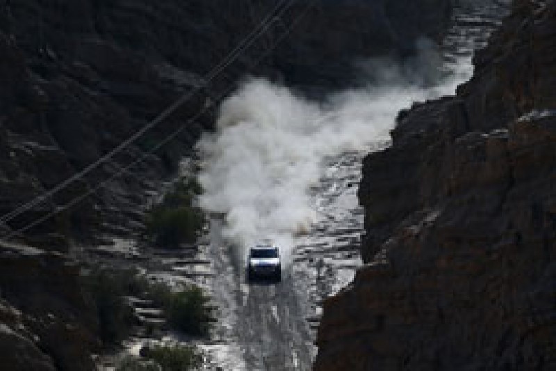 Carlos Sainz, Nasser Al-Attiyah 2014 Dakar hopes hit by penalties
