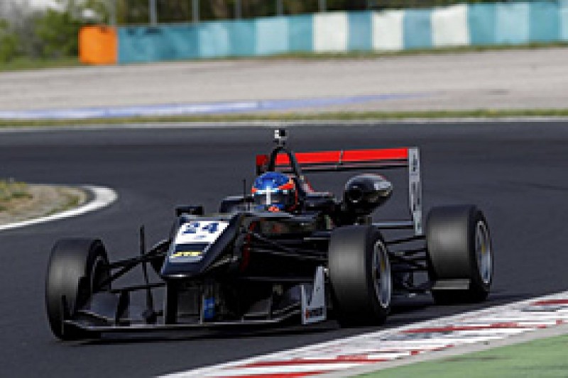 Renault F3 race debut put on hold by Signature