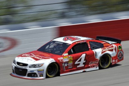 Darlington NASCAR: Kevin Harvick claims pole with last-gasp lap