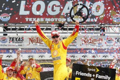 Texas NASCAR: Joey Logano wins despite late yellow