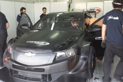 Hugo Valente completes first run in new 2014 WTCC Chevrolet Cruze