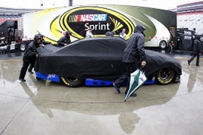 Bristol NASCAR: Kenseth leads as rain causes race to be red-flagged
